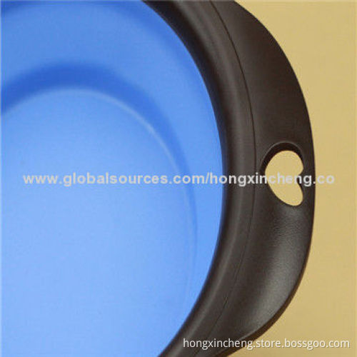 Portable and Unbreakable Silicone Pet Bowl for Drinking Feeding